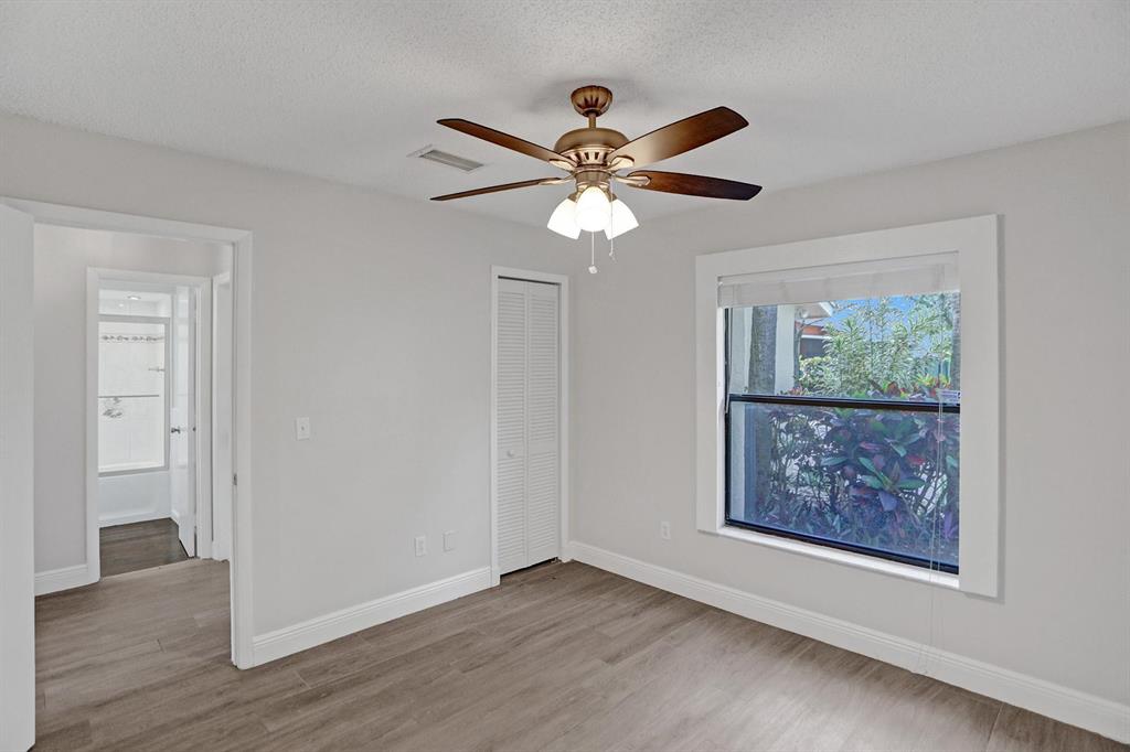 ESTADA OF LOS PASEOS - Residential Lease