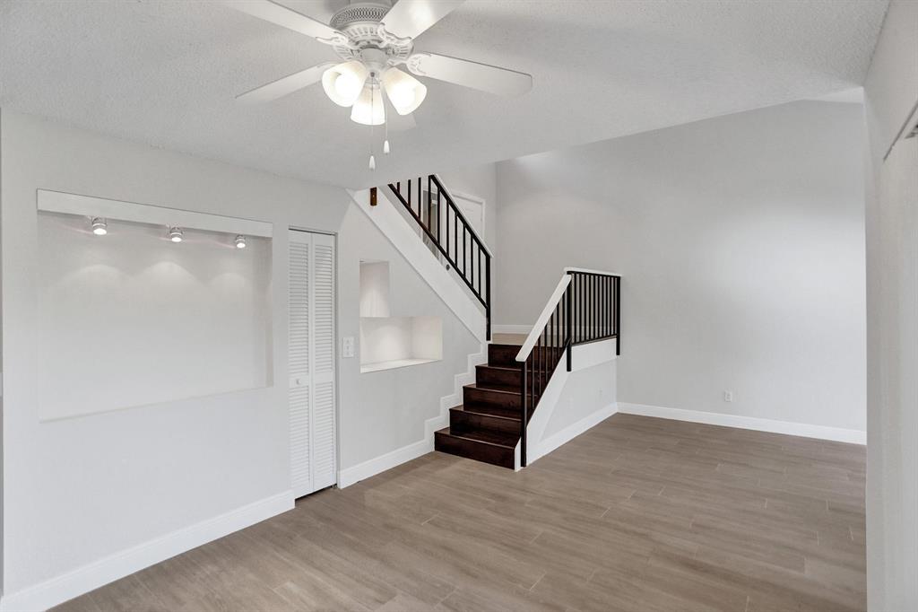 ESTADA OF LOS PASEOS - Residential Lease