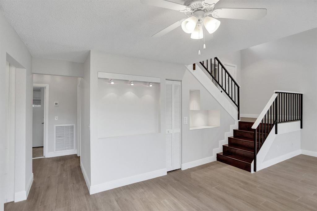 ESTADA OF LOS PASEOS - Residential Lease