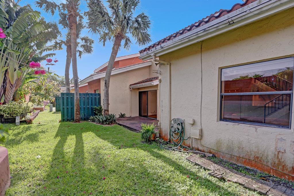 ESTADA OF LOS PASEOS - Residential Lease