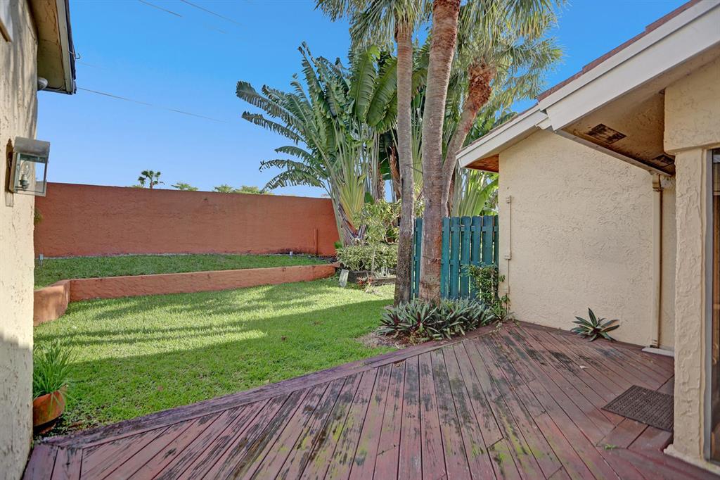 ESTADA OF LOS PASEOS - Residential Lease