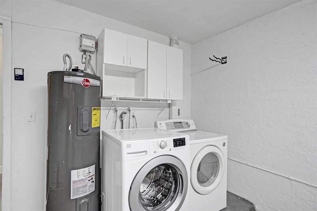 ESTADA OF LOS PASEOS - Residential Lease