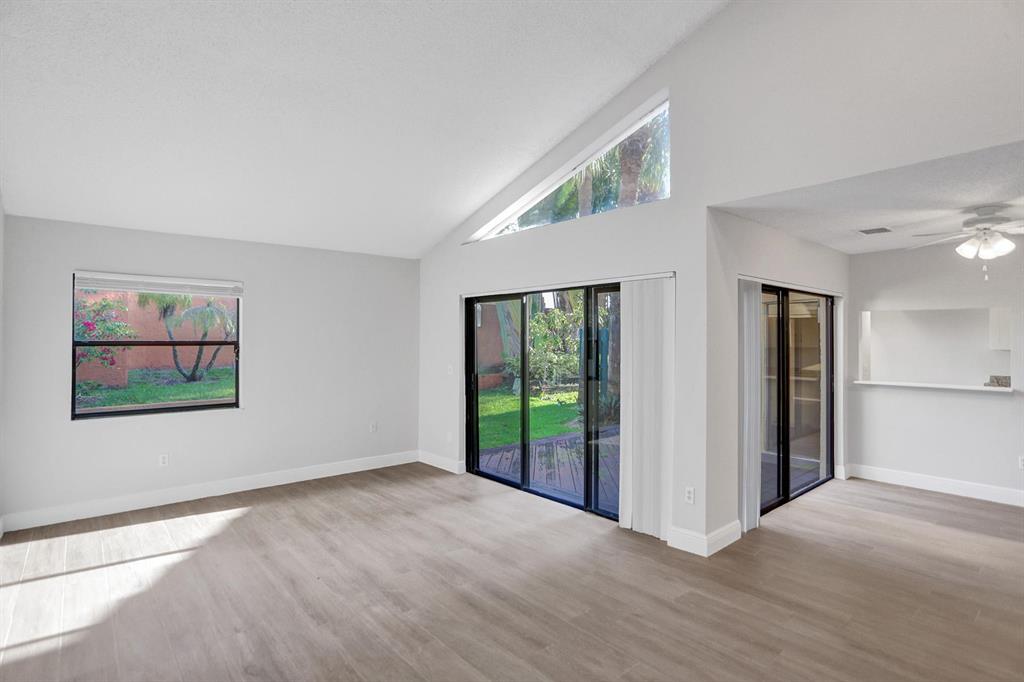 ESTADA OF LOS PASEOS - Residential Lease