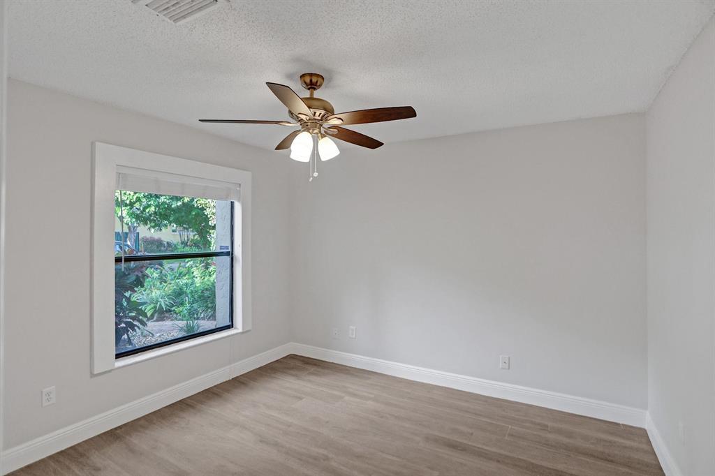 ESTADA OF LOS PASEOS - Residential Lease