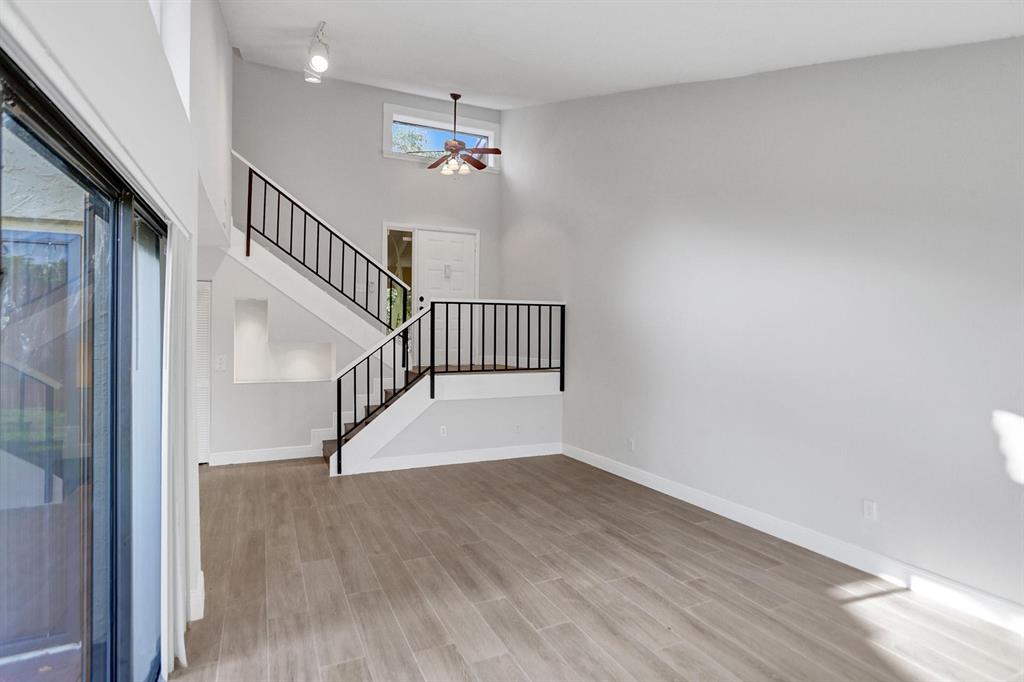 ESTADA OF LOS PASEOS - Residential Lease