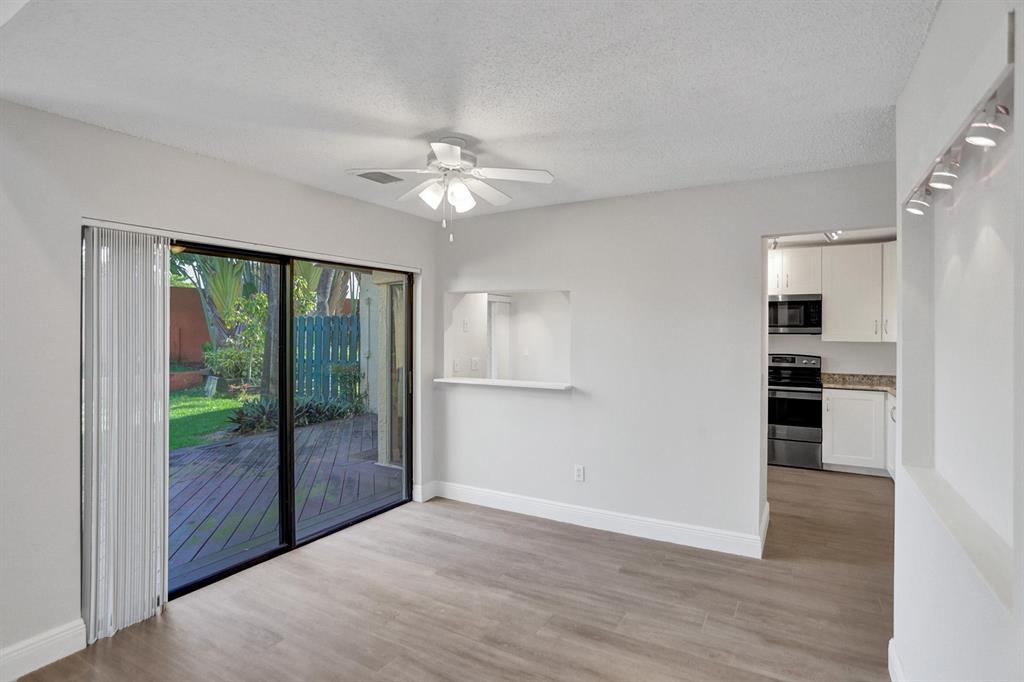 ESTADA OF LOS PASEOS - Residential Lease