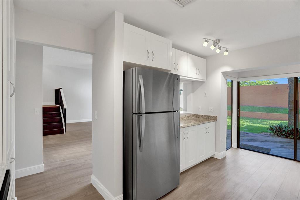 ESTADA OF LOS PASEOS - Residential Lease