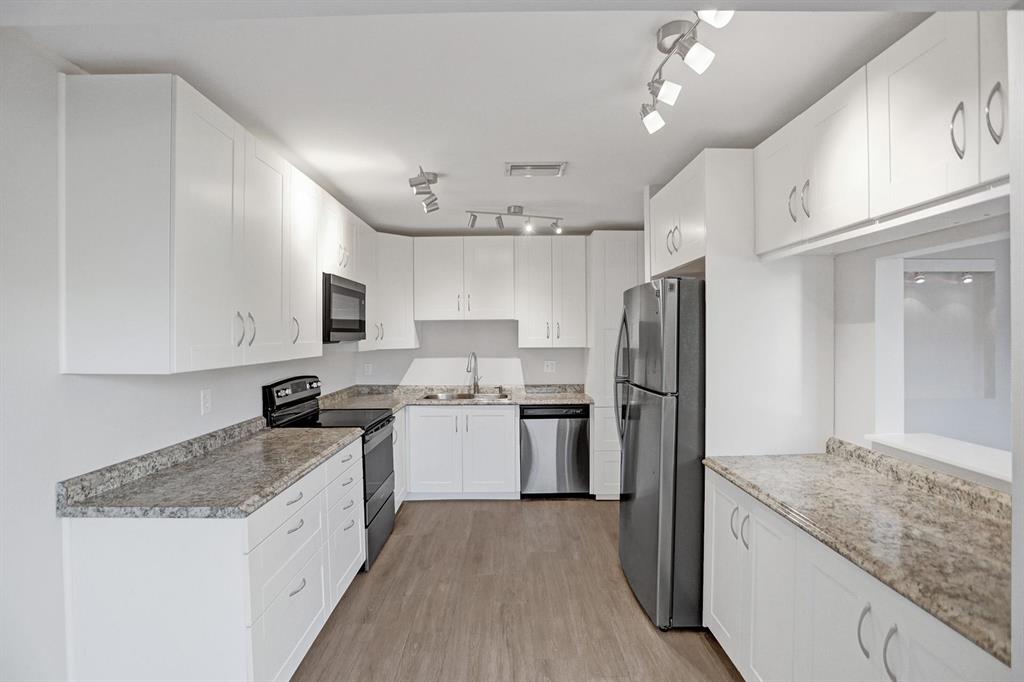 ESTADA OF LOS PASEOS - Residential Lease