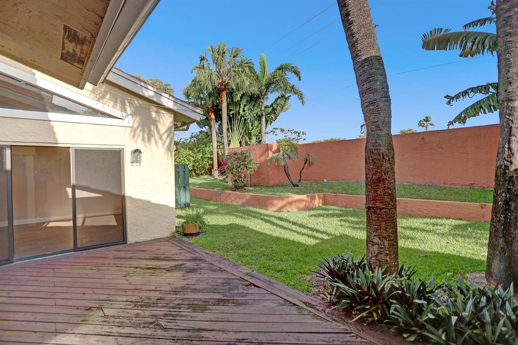 ESTADA OF LOS PASEOS - Residential Lease