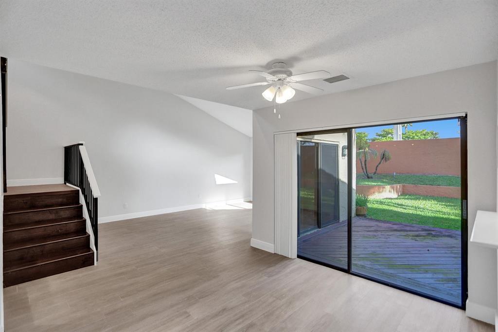 ESTADA OF LOS PASEOS - Residential Lease