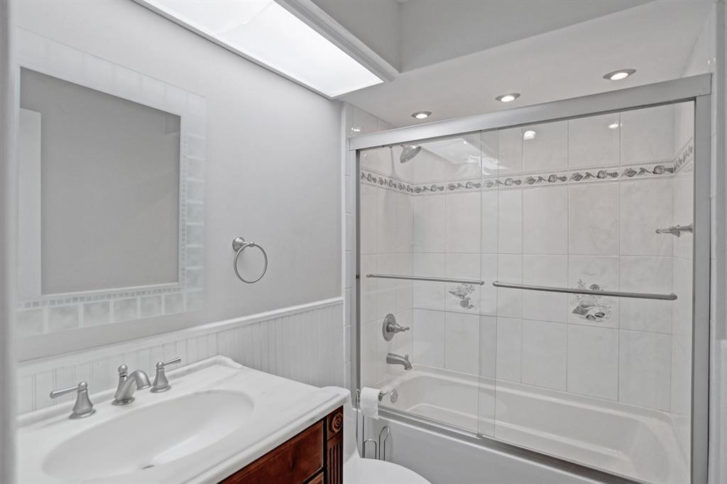 ESTADA OF LOS PASEOS - Residential Lease