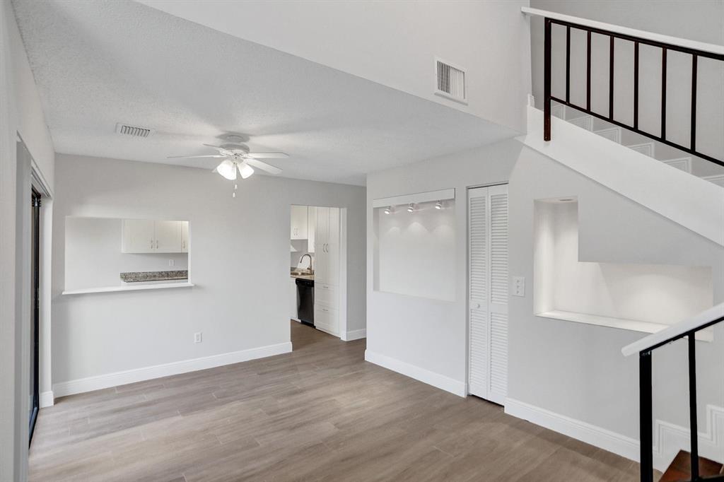 ESTADA OF LOS PASEOS - Residential Lease