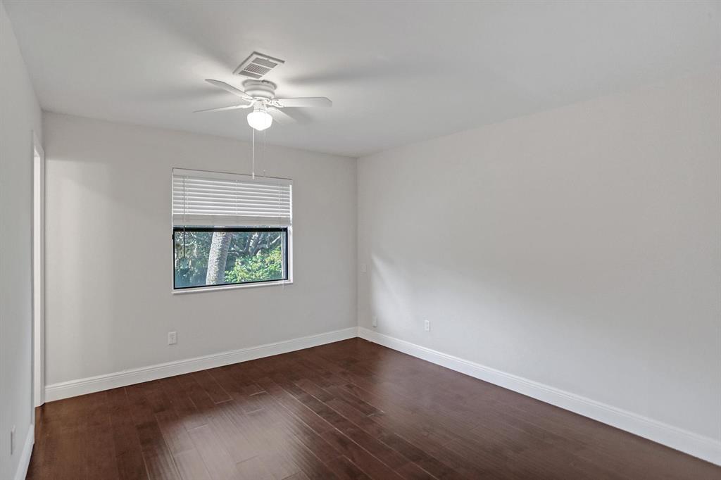 ESTADA OF LOS PASEOS - Residential Lease