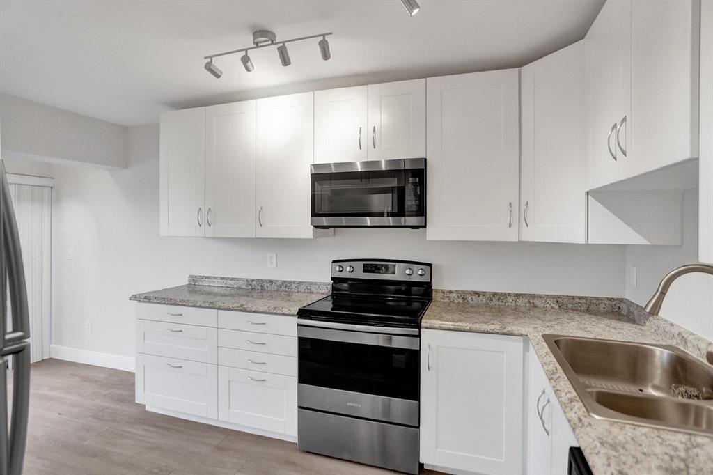 ESTADA OF LOS PASEOS - Residential Lease