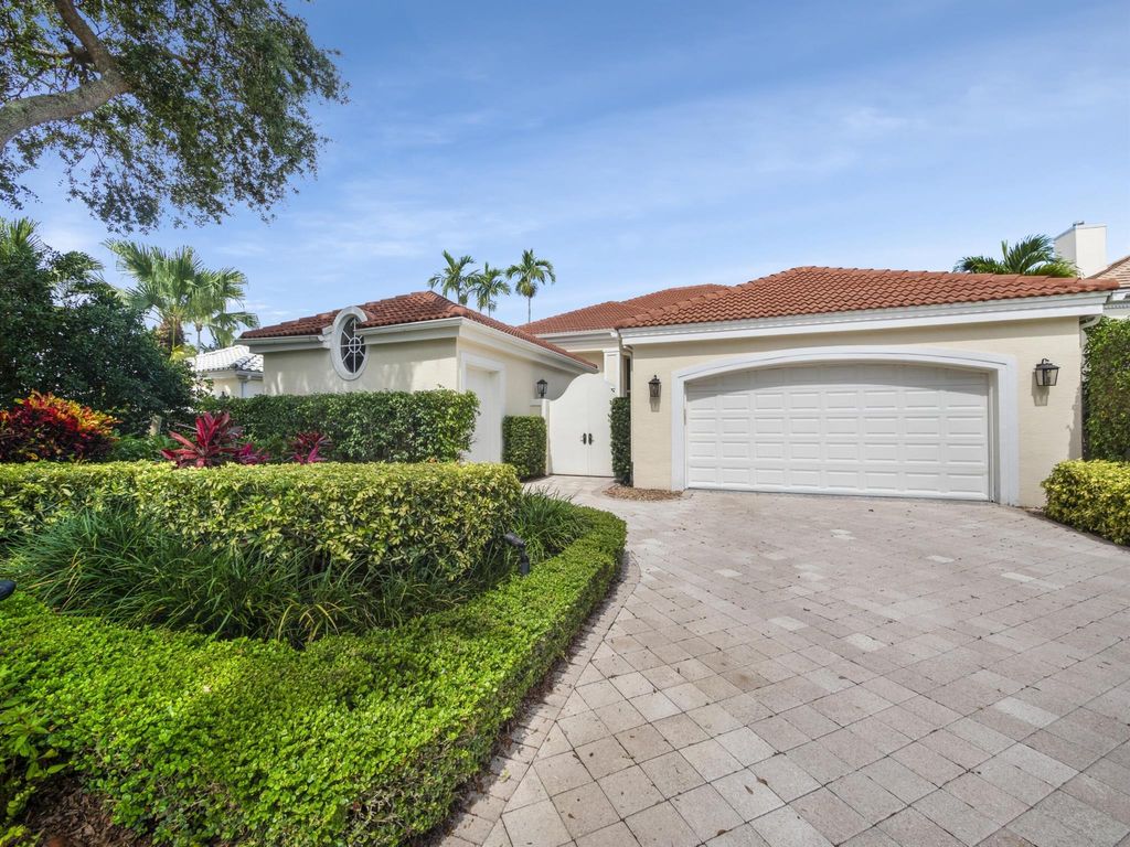 Photo of 1128 Crystal Drive, Palm Beach Gardens, FL 33418 (MLS # R10897968)