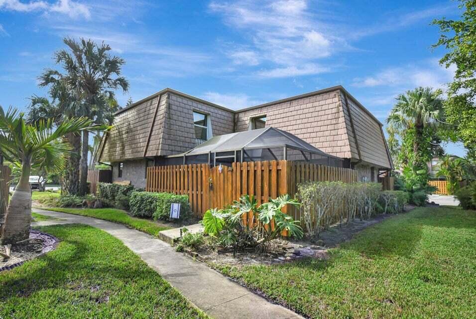 Photo of 7558 Courtyard Run E, Boca Raton, FL 33433 (MLS # R11159447)
