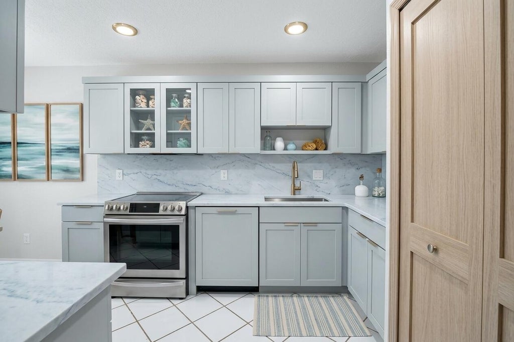 Photo of 7 Southport Lane #B, Boynton Beach, FL 33436 (MLS # R11169640)