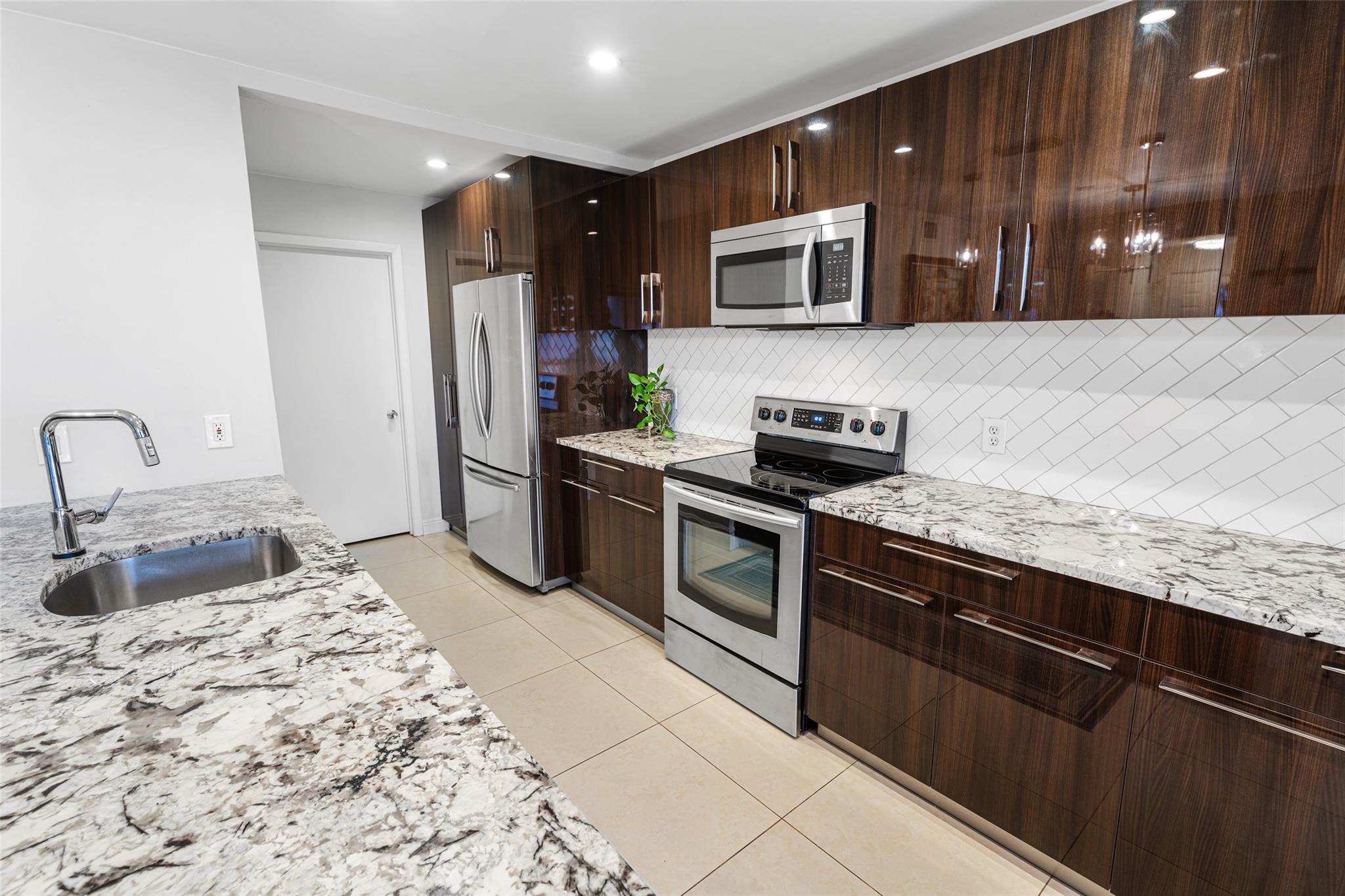 3056 Deer Creek Lake Shore Dr 3056