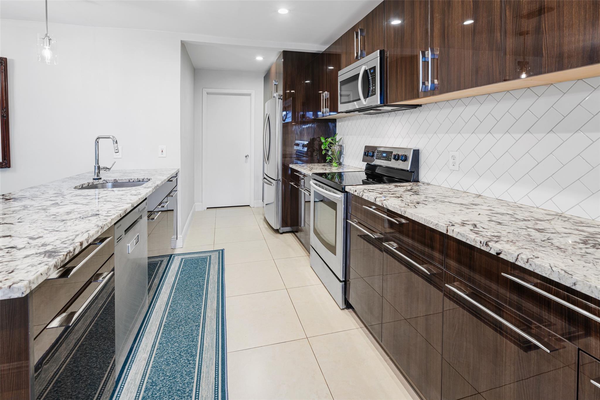 3056 Deer Creek Lake Shore Dr 3056