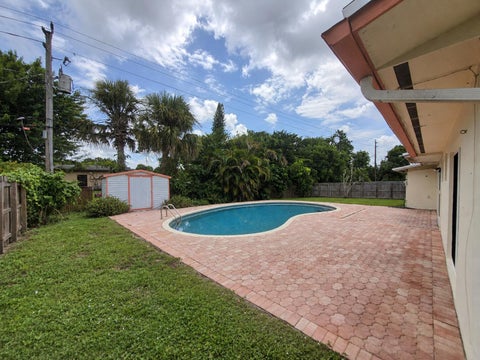 Tiny photo for 6884 NW 12TH Street, Plantation, FL 33313 (MLS # B26075141)