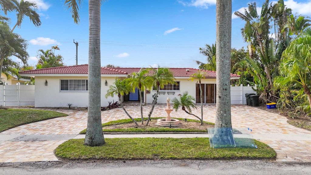 Photo of 1246 SW 7th Street, Boca Raton, FL 33486 (MLS # R11034061)