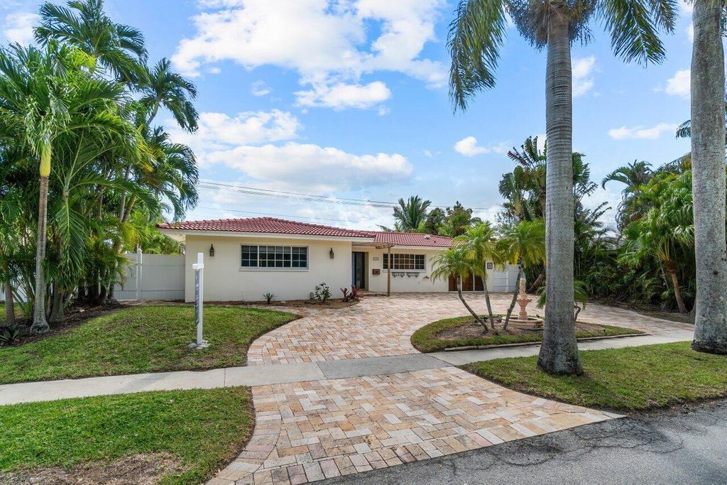 Photo of 1246 SW 7th Street, Boca Raton, FL 33486 (MLS # R11034061)