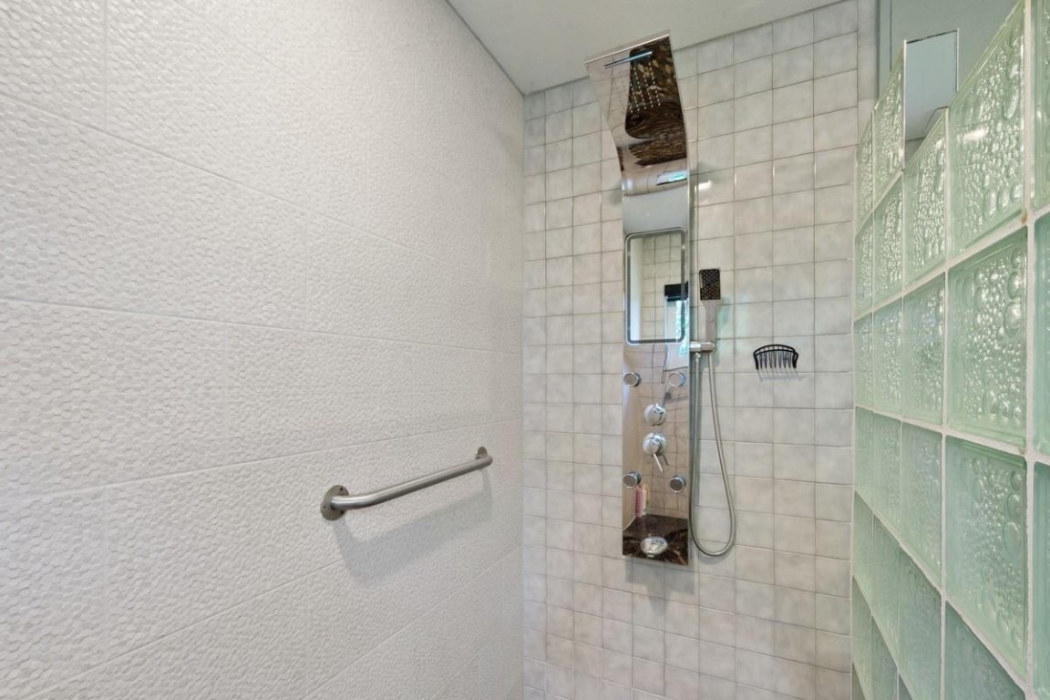 Woodlands Sec Six 67-40 B - Residential