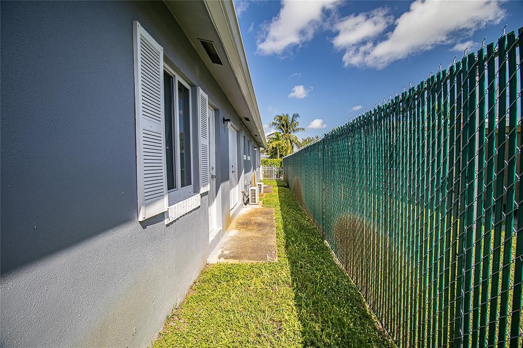 Hollywood Park 4-19 B - Residential Income