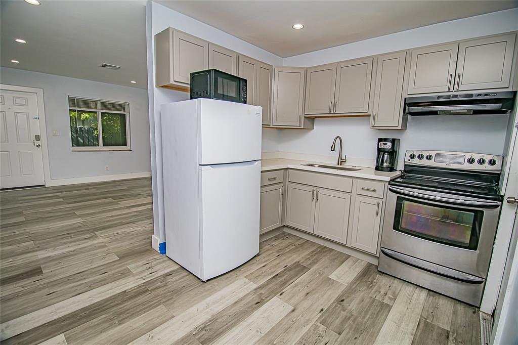 Hollywood Park 4-19 B - Residential Income