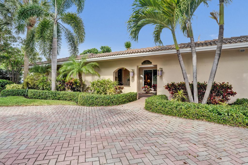 Photo of 11 Tam O'shanter Lane, Fort Lauderdale, FL 33308 (MLS # B26048584)