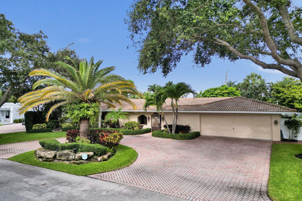 Photo of 11 Tam O'shanter Lane, Fort Lauderdale, FL 33308 (MLS # B26048584)