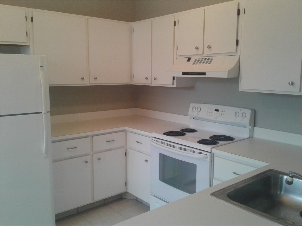 Pierpointe #5 Condo #2 - Residential Lease