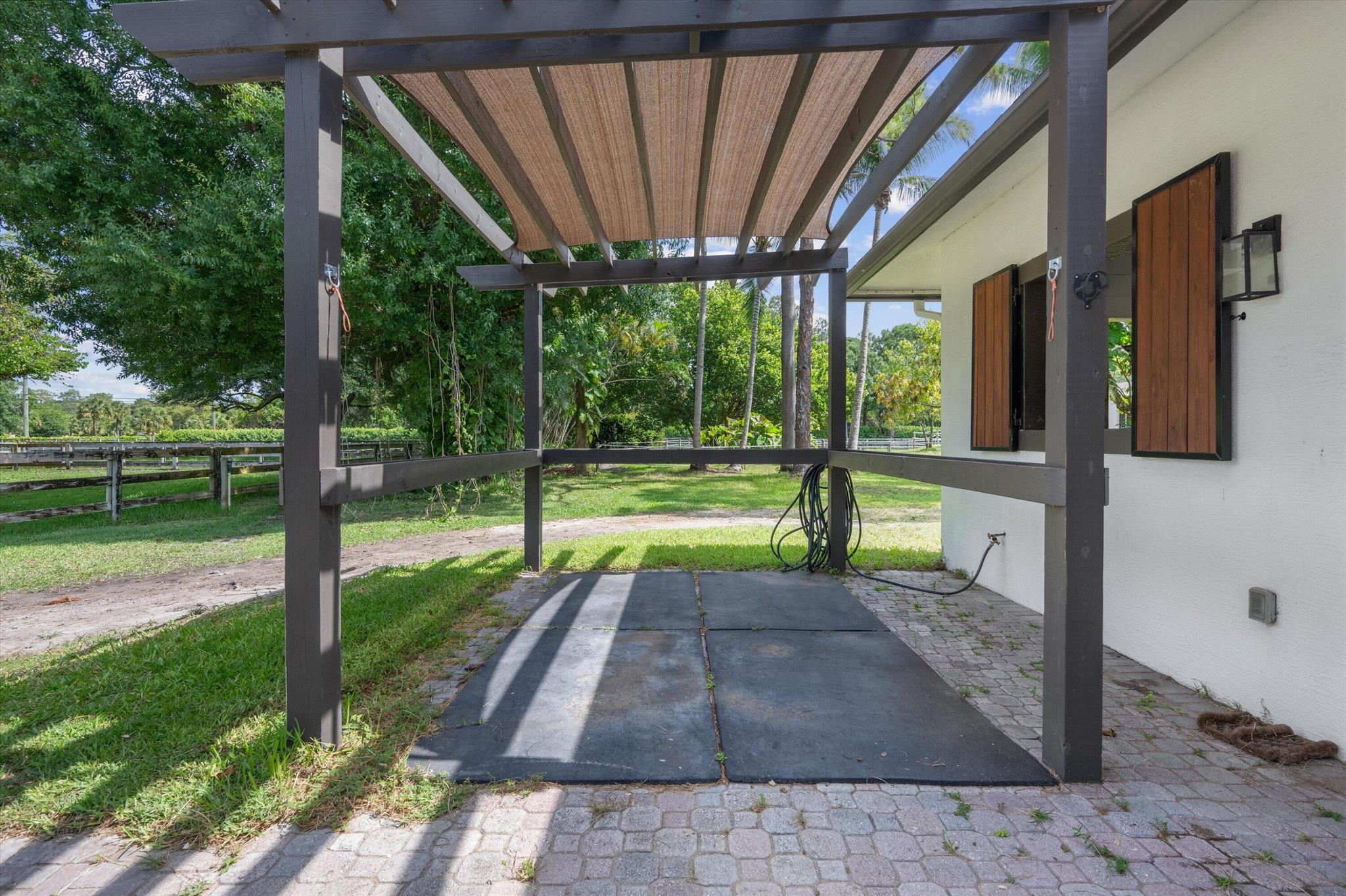 LOXAHATCHEE GROVES - Residential