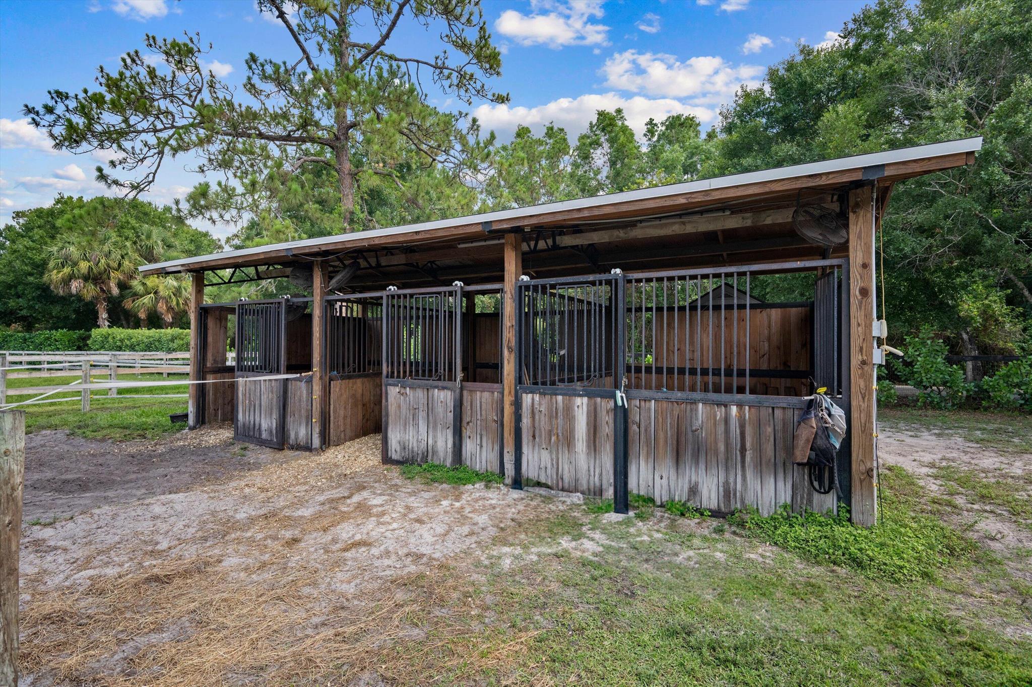 LOXAHATCHEE GROVES - Residential