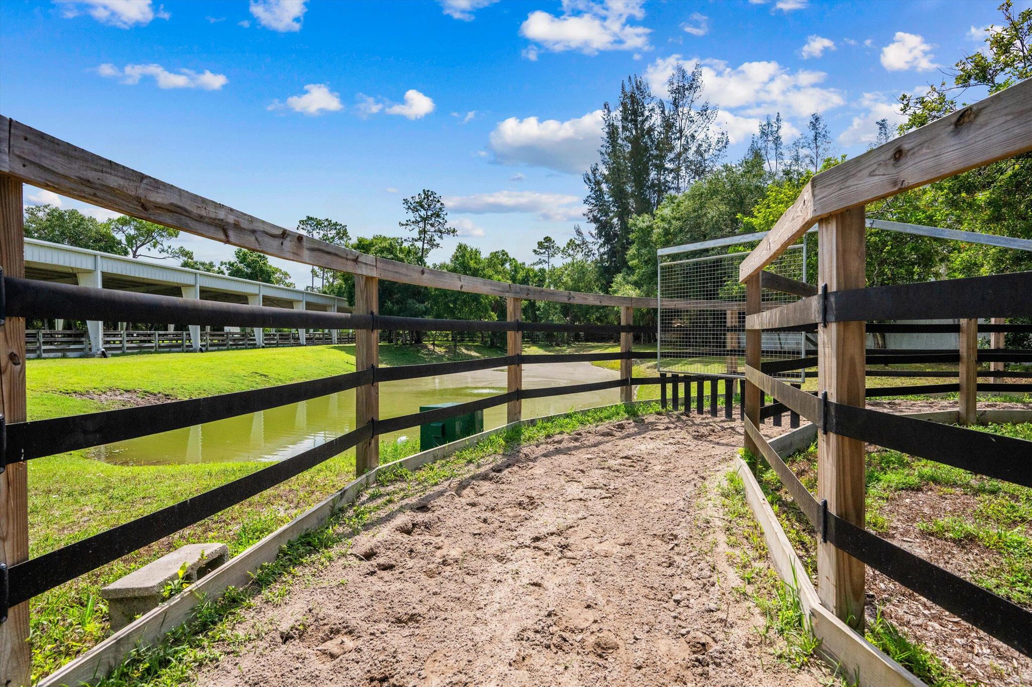 LOXAHATCHEE GROVES - Residential