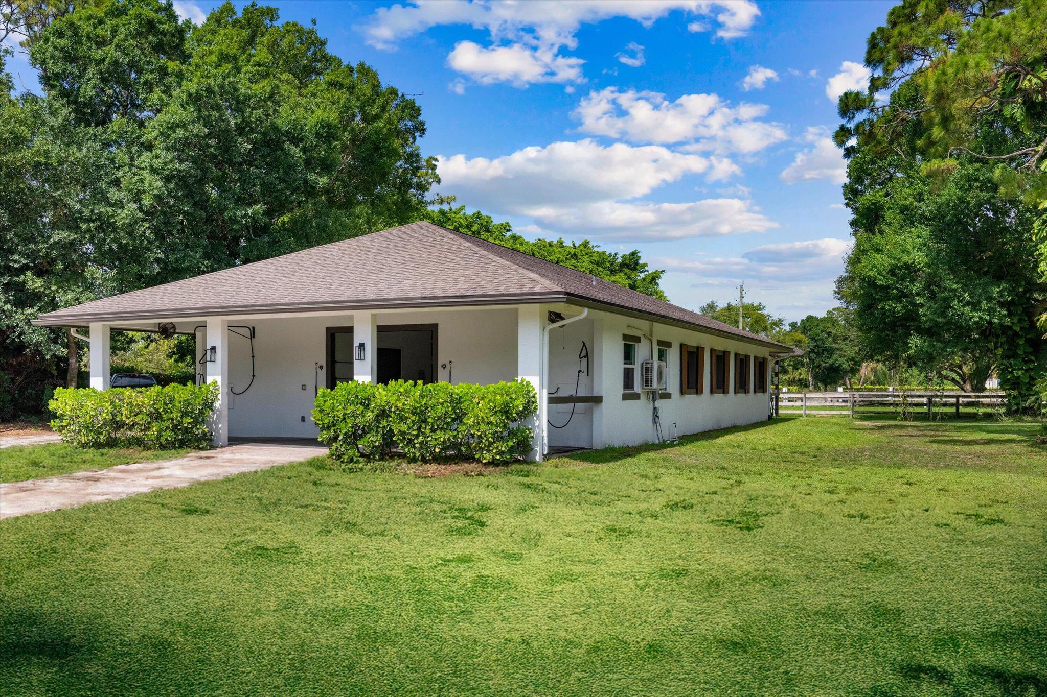 LOXAHATCHEE GROVES - Residential