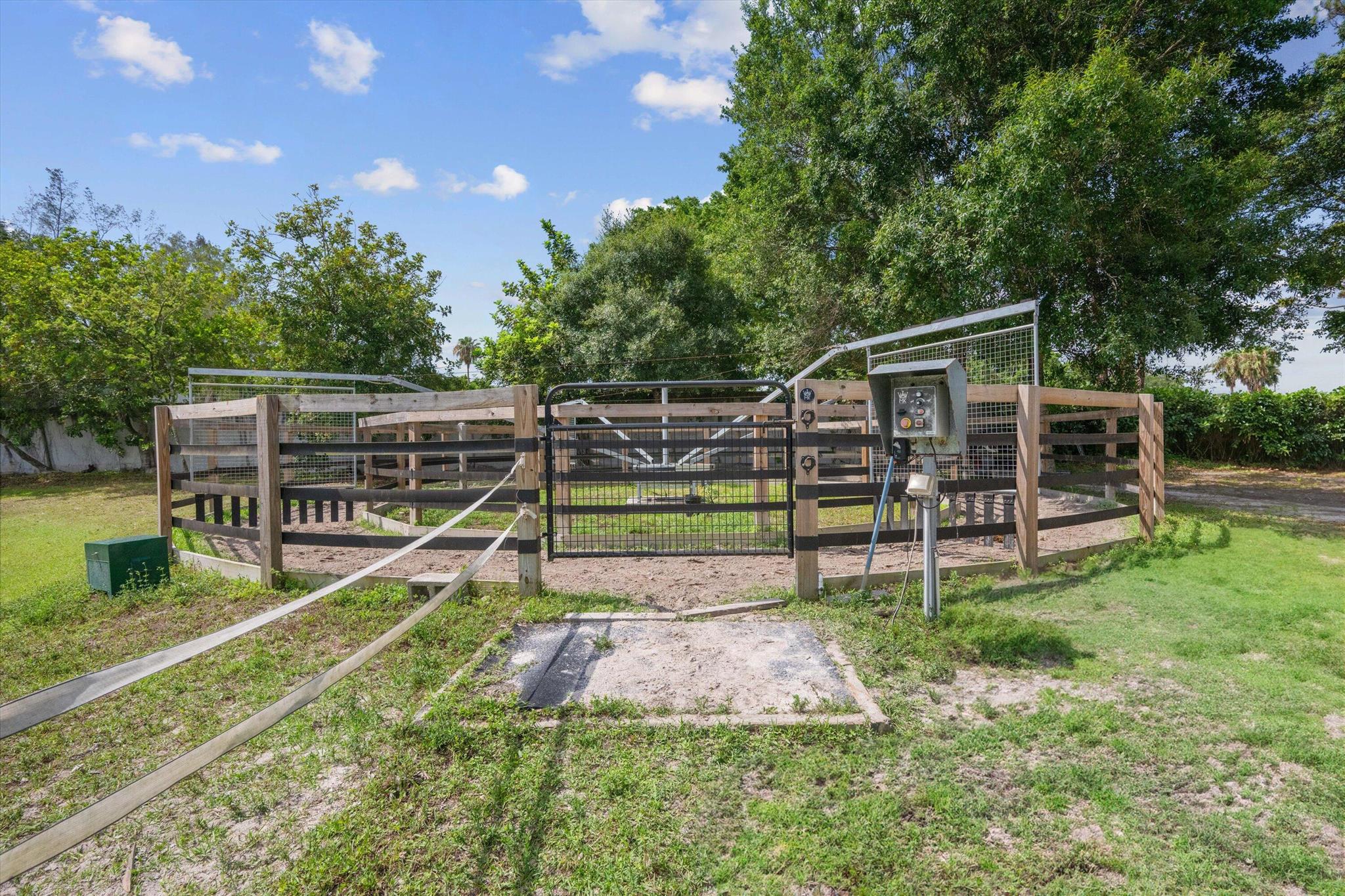 LOXAHATCHEE GROVES - Residential