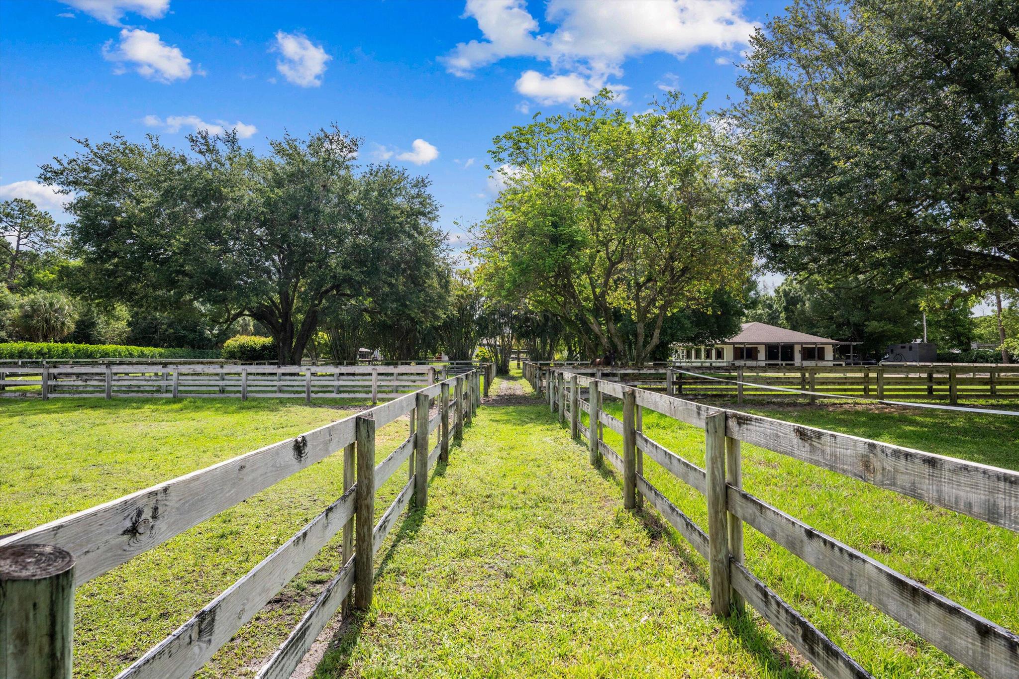LOXAHATCHEE GROVES - Residential