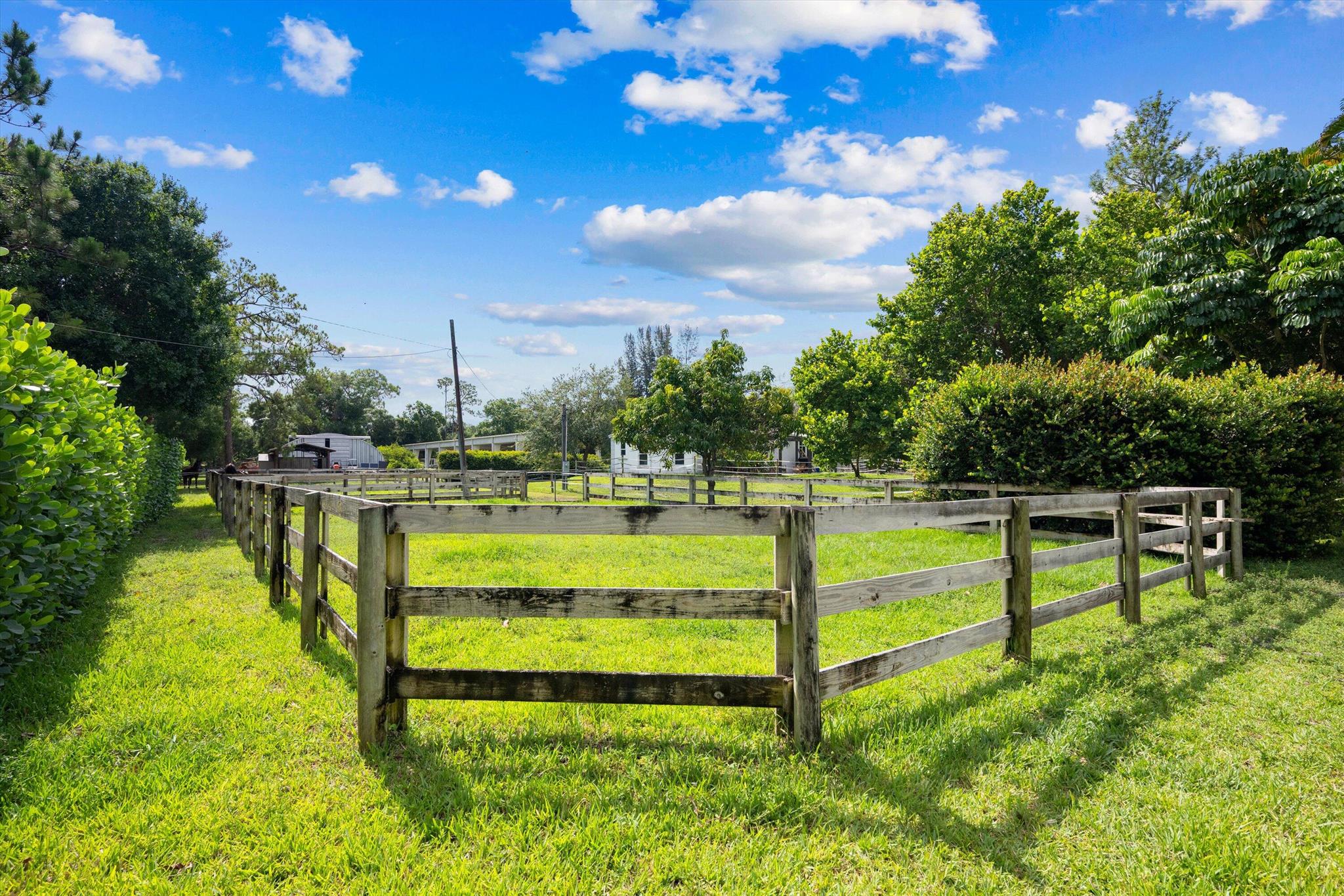LOXAHATCHEE GROVES - Residential