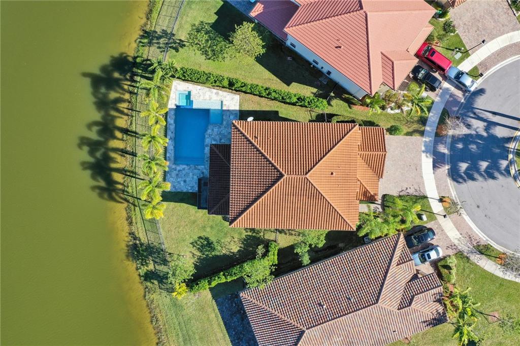 MIRA LAGO - Residential