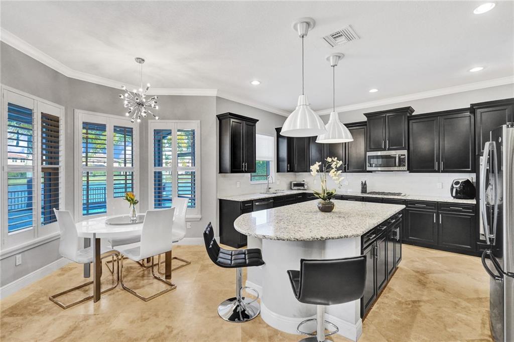 MIRA LAGO - Residential