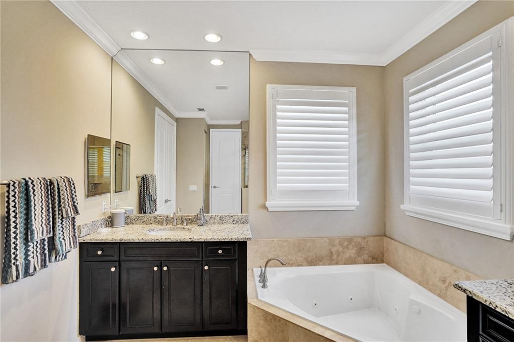 MIRA LAGO - Residential