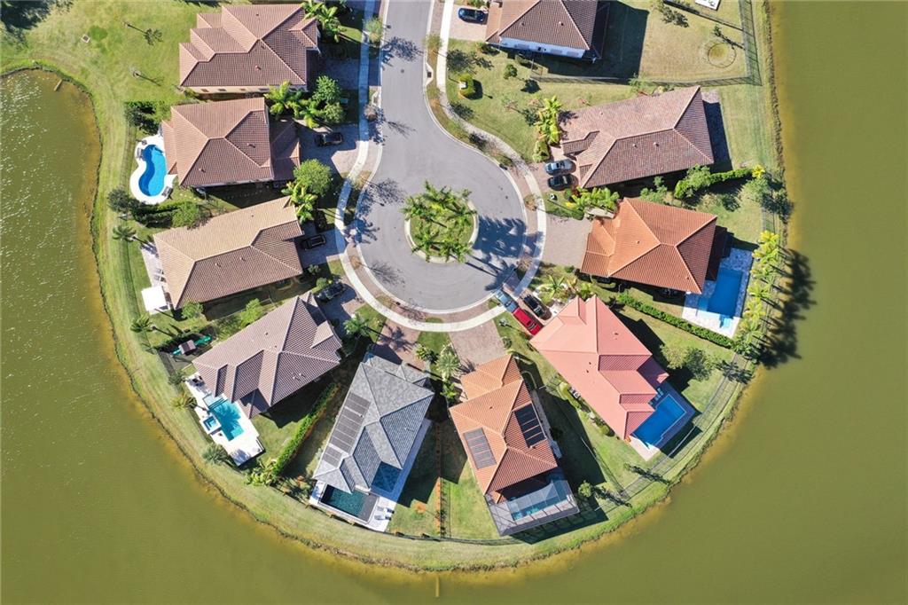 MIRA LAGO - Residential