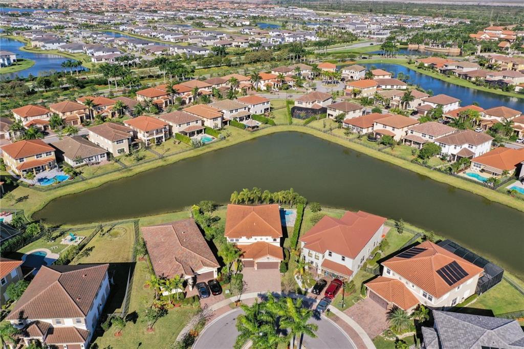 MIRA LAGO - Residential