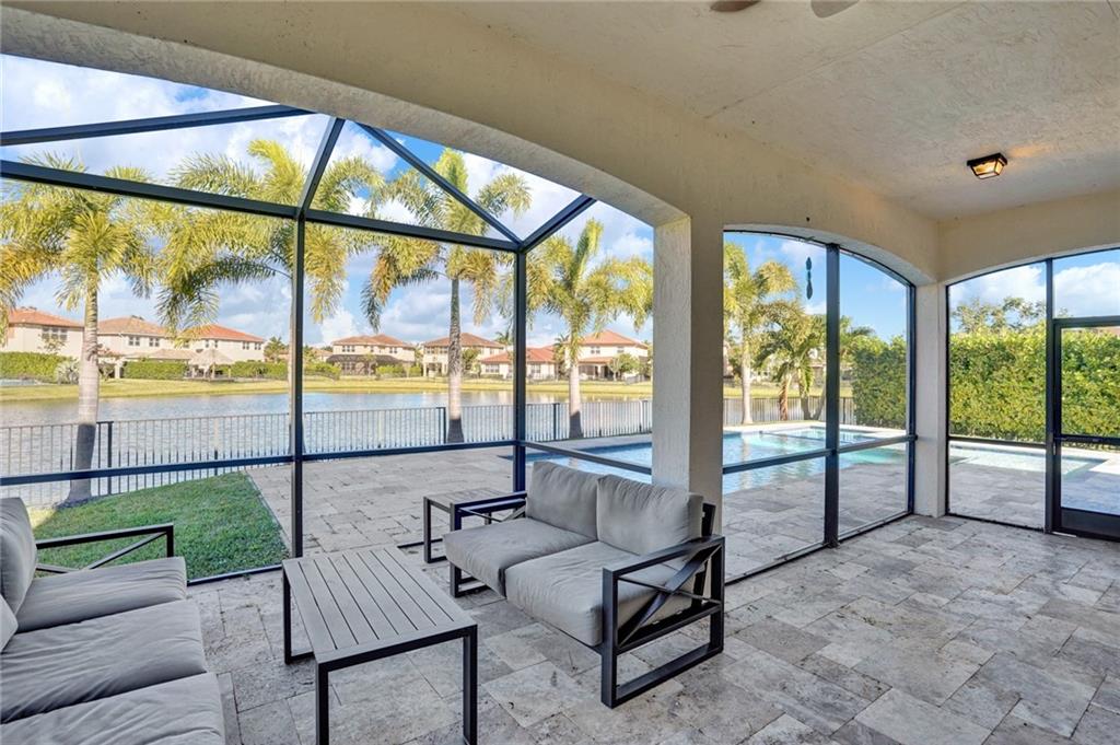 MIRA LAGO - Residential