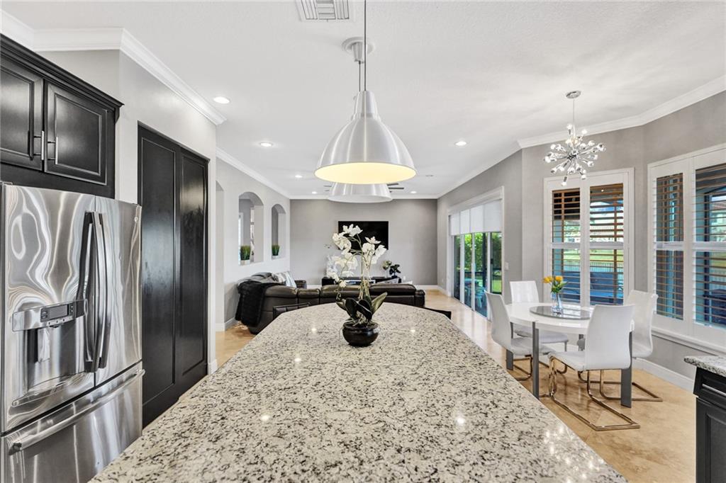 MIRA LAGO - Residential