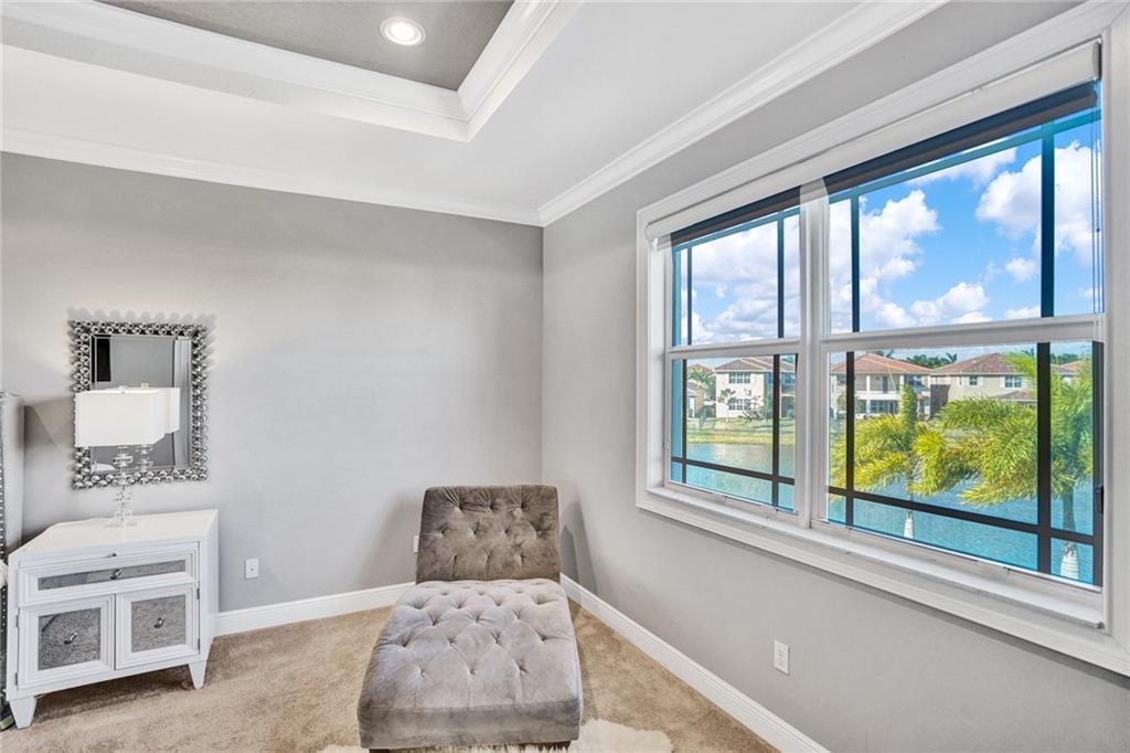 MIRA LAGO - Residential