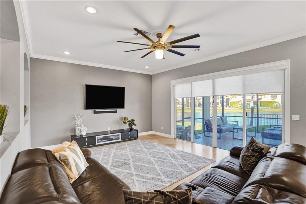 MIRA LAGO - Residential