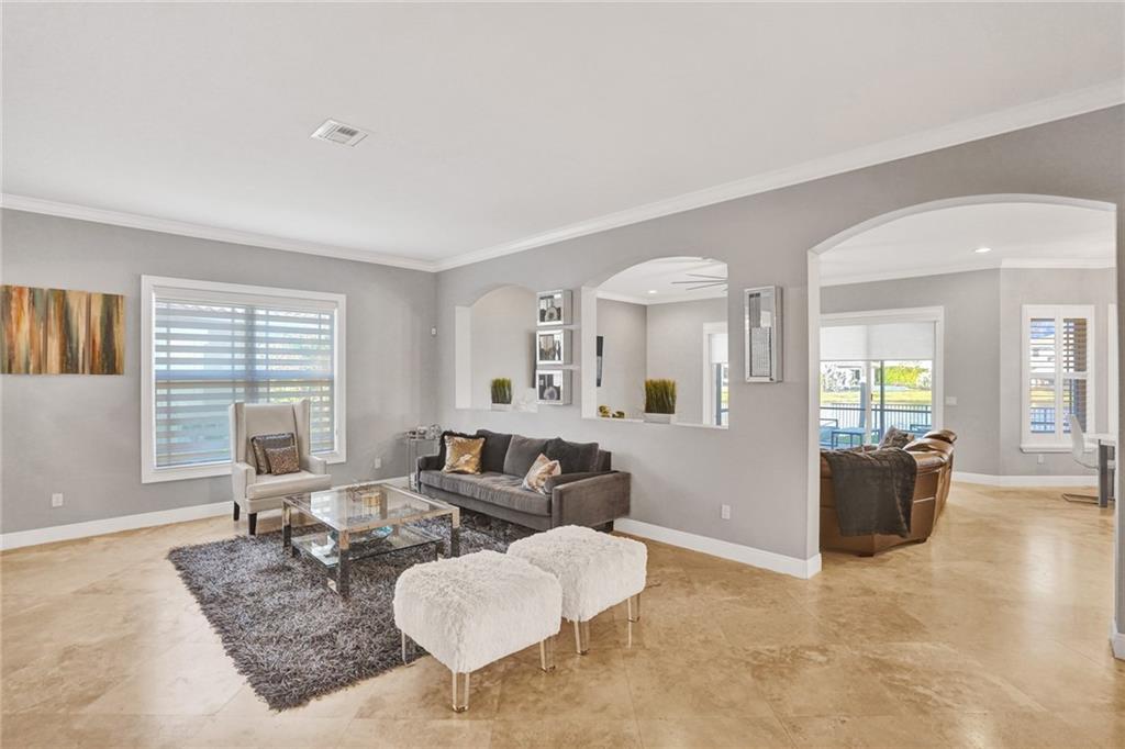 MIRA LAGO - Residential