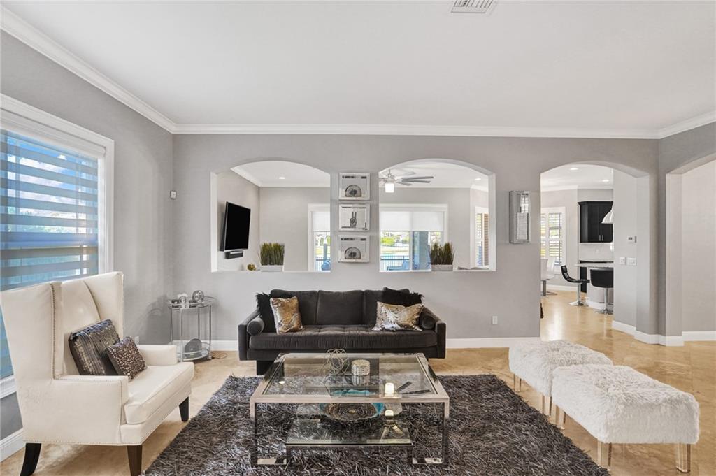 MIRA LAGO - Residential